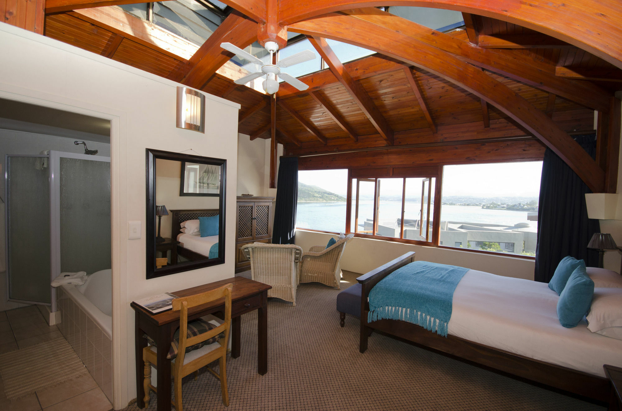 Augusta Bay Guest House クニスナ エクステリア 写真