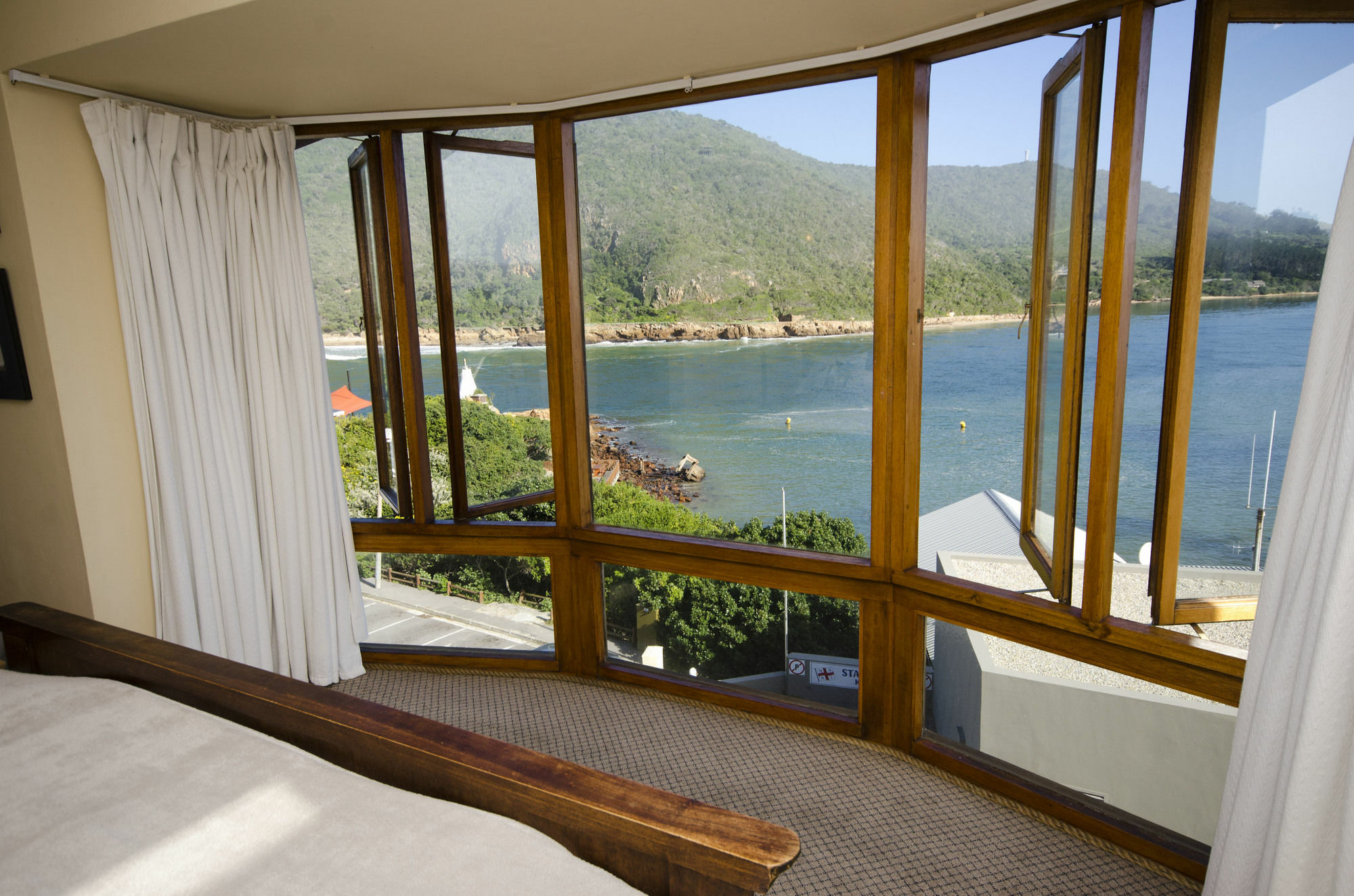 Augusta Bay Guest House クニスナ エクステリア 写真